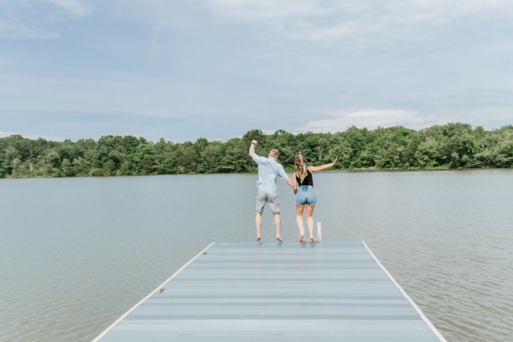 Marblegate Farms Tennessee wedding venue engagements jump in the gorgeous lake