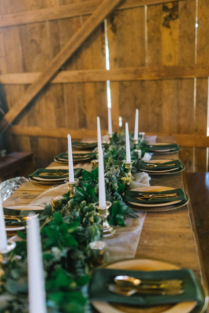 green place setting at a winter wedding in Knoxville Tennessee