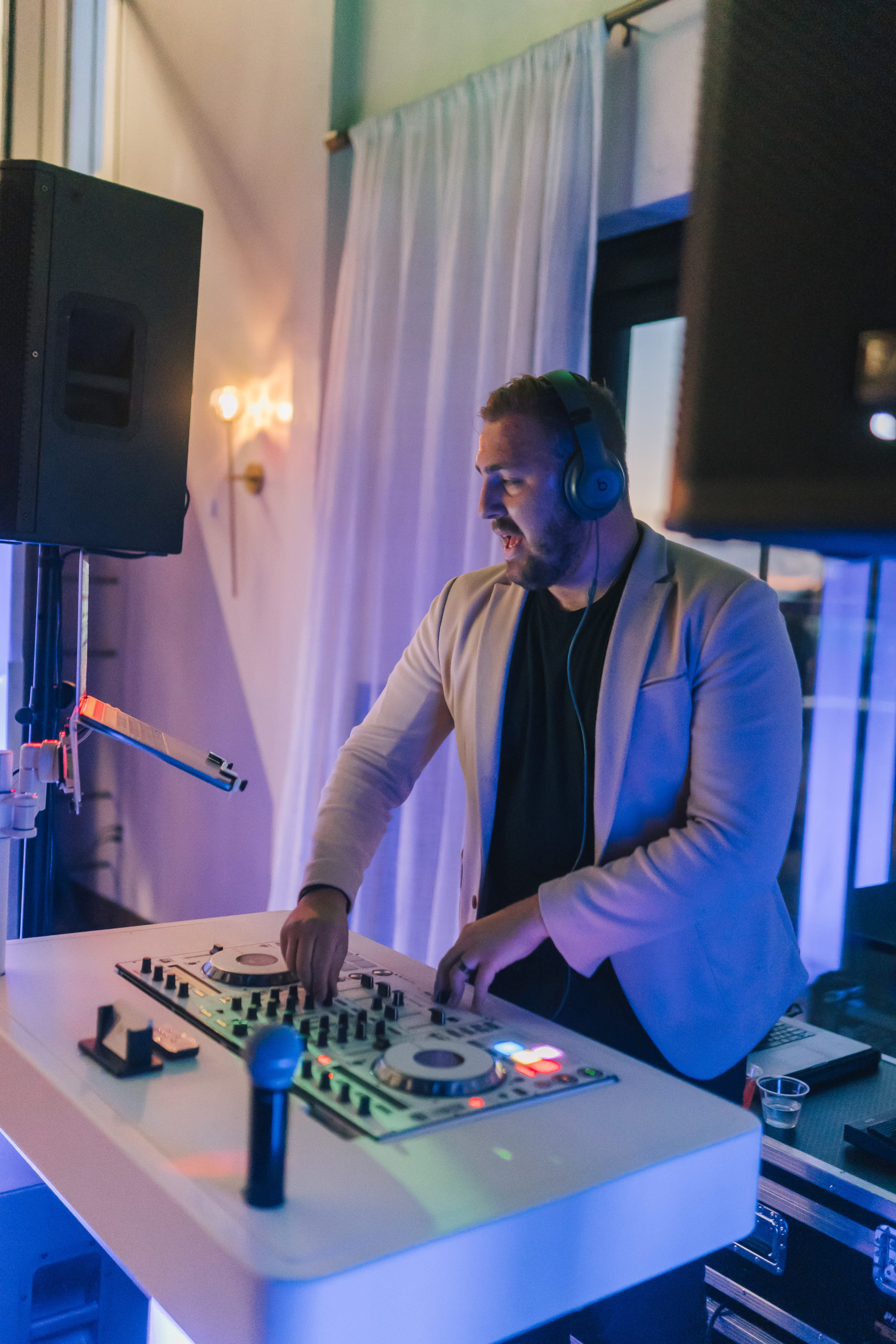 the best UTah DJ for weddings and events playing music